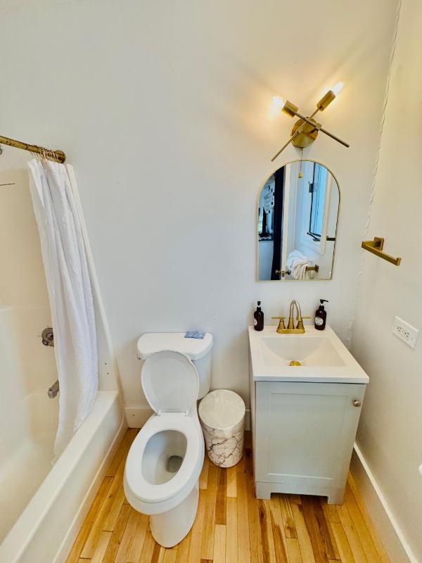 Standard Queen Room image 3