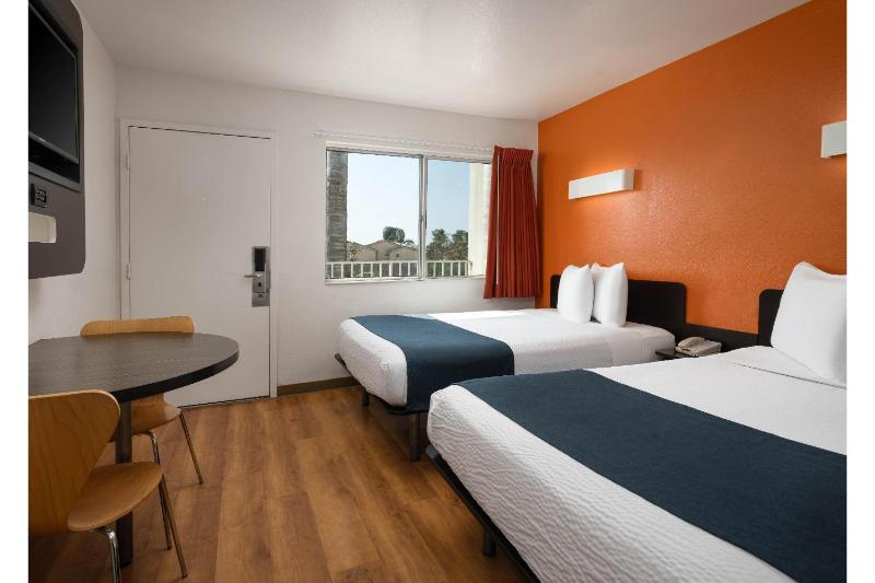Quadruple Room - Non-Smoking image 3