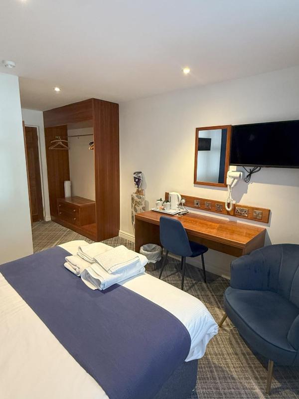 Double Room with Private Bathroom image 4