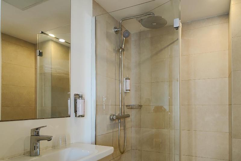 Junior Suite with Notre Dame View image 3