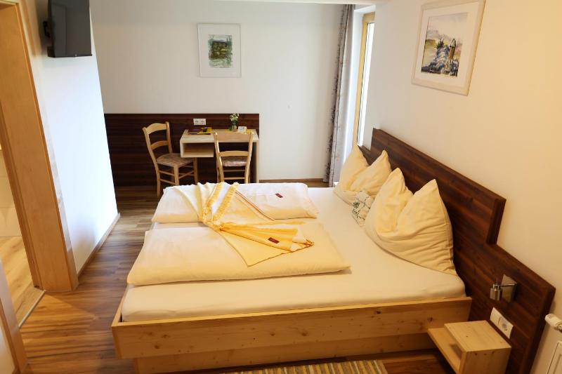 Double Room image 3
