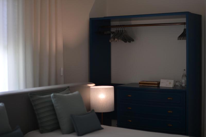 Deluxe Twin Room image 3