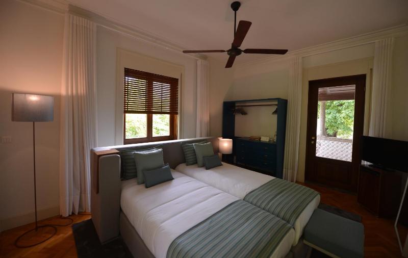 Deluxe Twin Room image 2