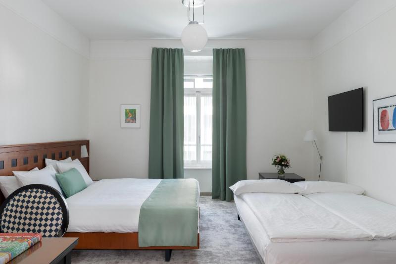 Family Room image 2