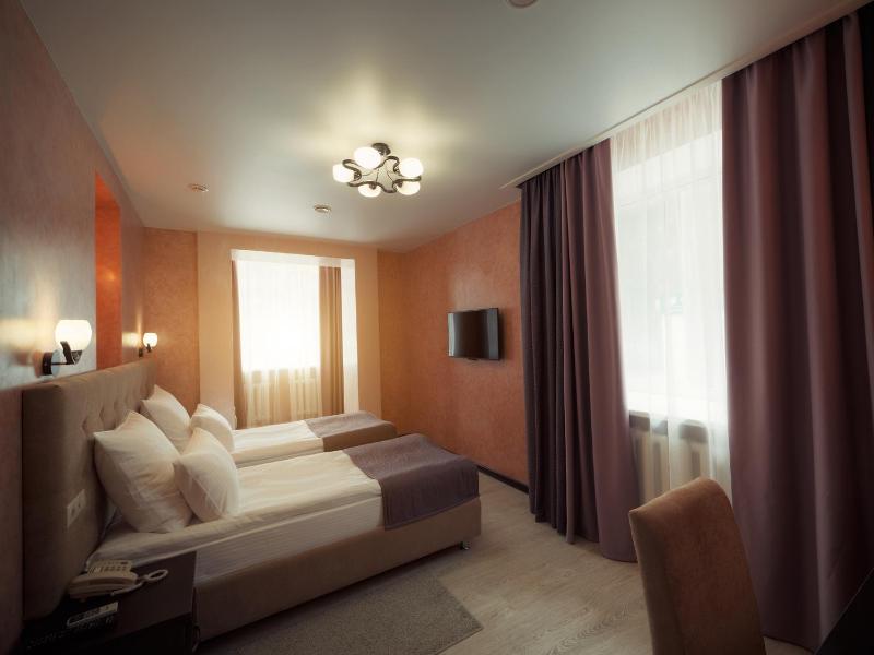 Large Double or Twin Room image 3
