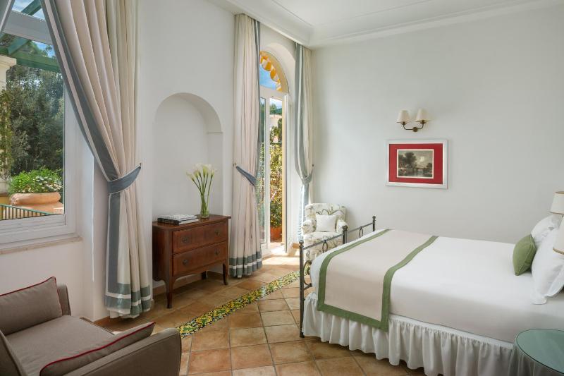 Junior Suite with Mountain View image 1