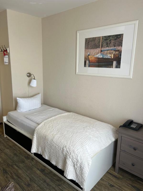 Single Room image 4