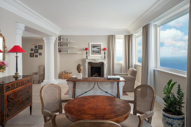 Large Suite with Terrace and Sea View image 4