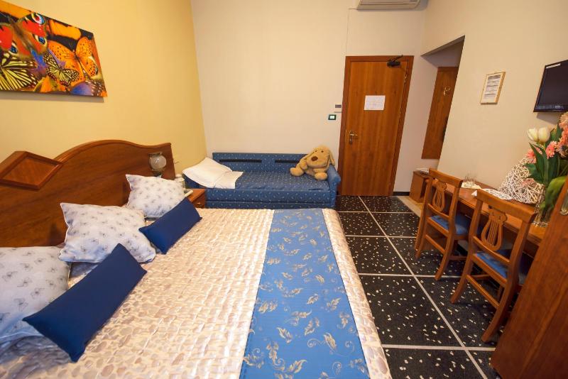 Double or Twin Room image 2