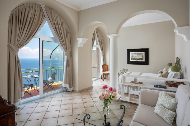 Suite with Terrace and Sea View image 1