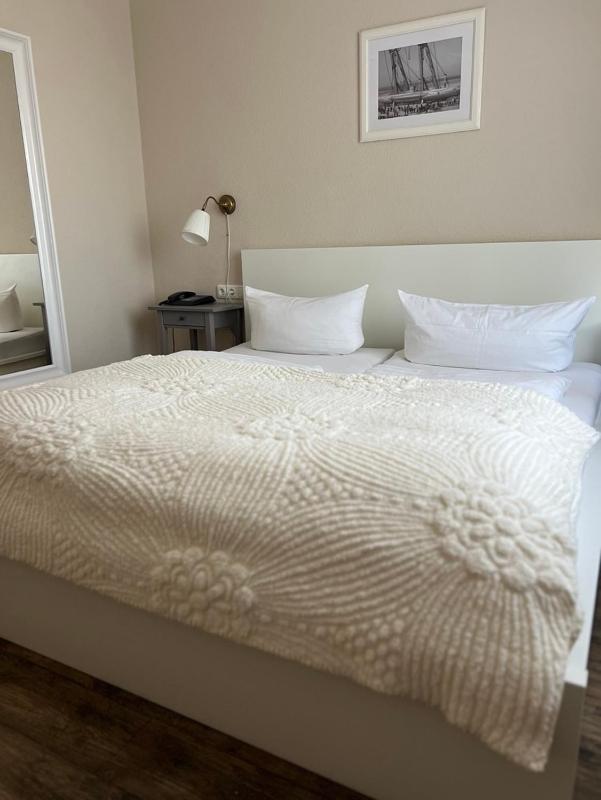 Double Room with Lake View image 1