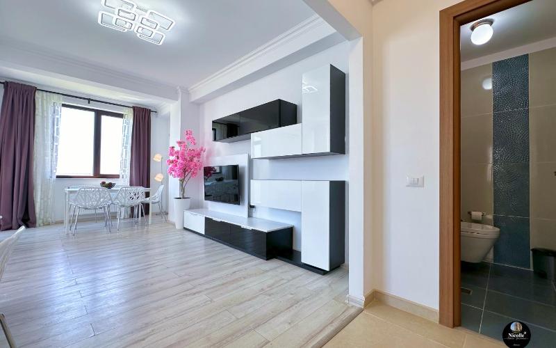 Two-Bedroom Deluxe Apartment with Balcony image 4
