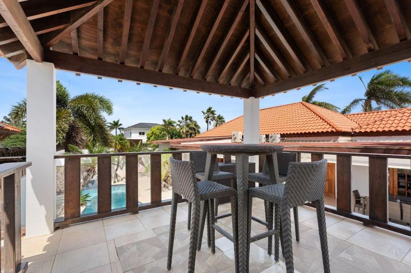 Spacious Villa near Beaches w Pool Sunset Deck - image 7