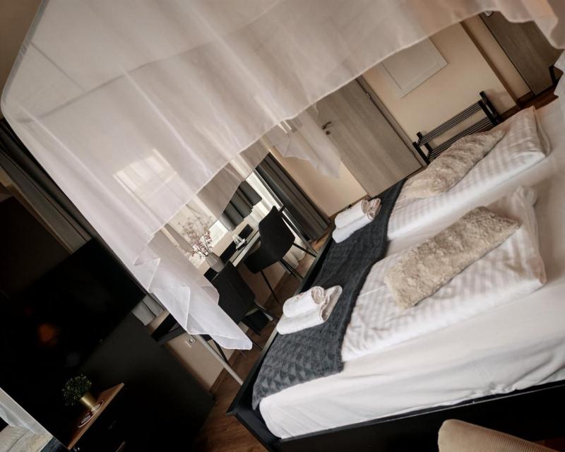 Suite with Spa Bath image 1