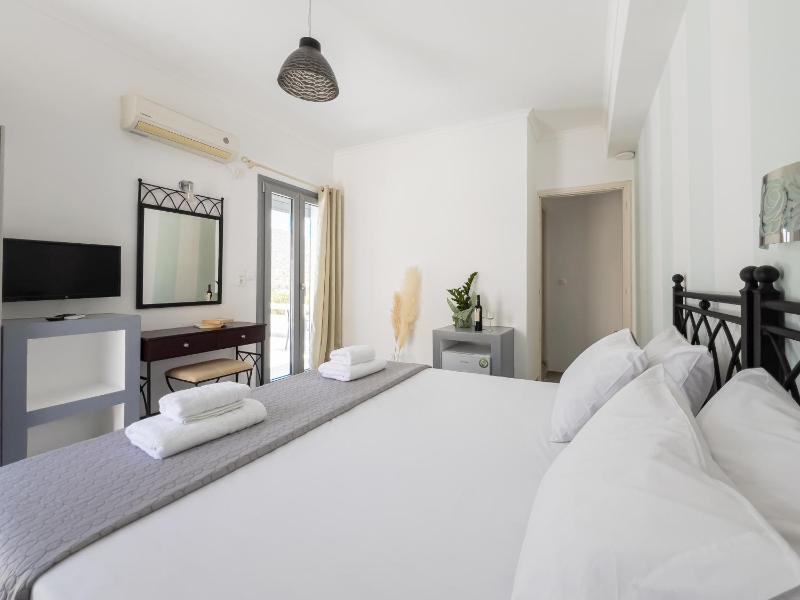 Double or Twin Room image 3