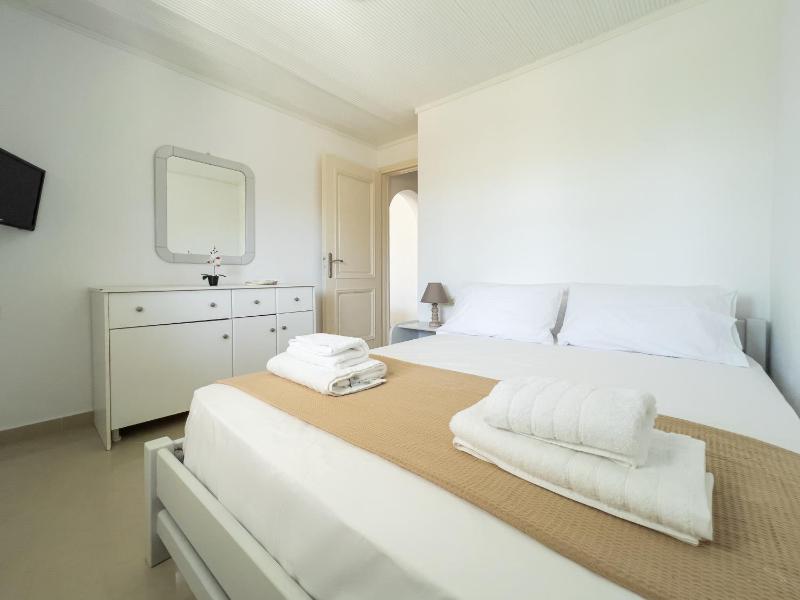 Classic Quadruple Room image 4