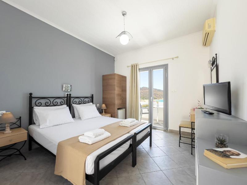 Double or Twin Room image 4