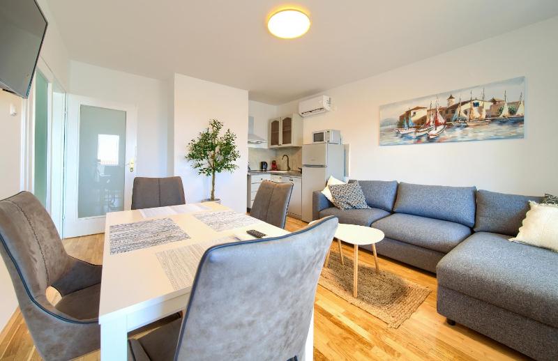 Apartment Iris - image 8