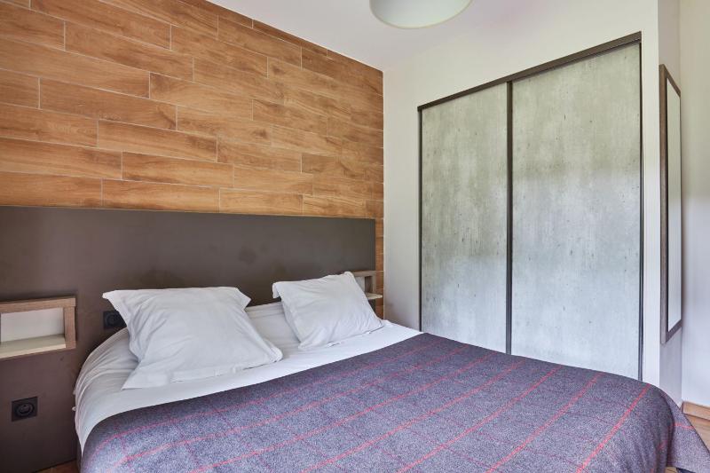 One-Bedroom Apartment image 3