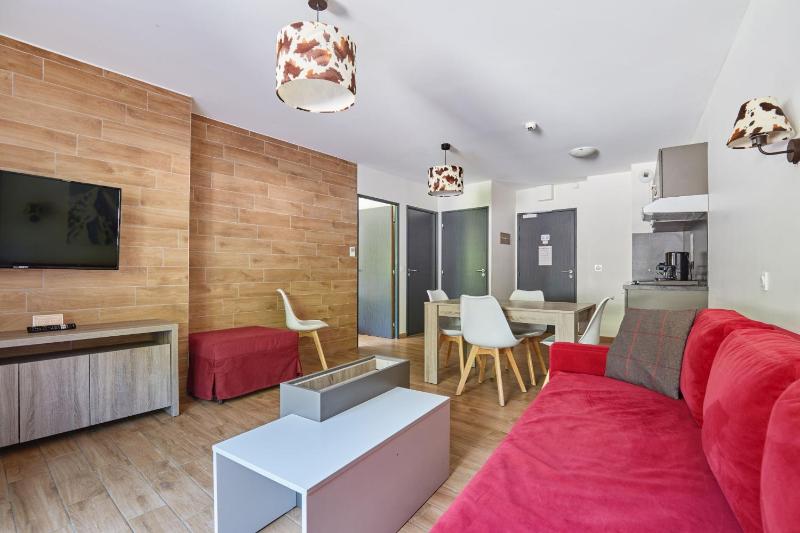 One-Bedroom Apartment image 3