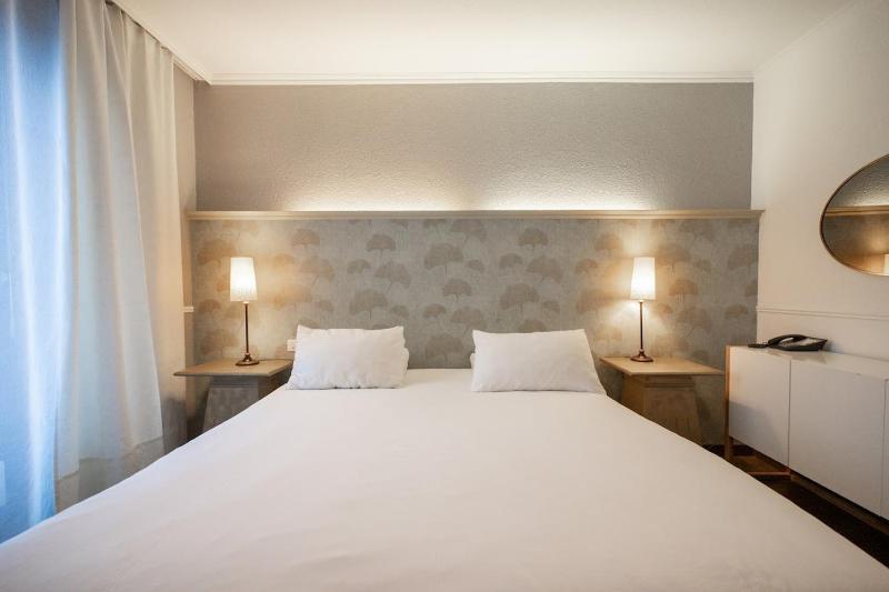 Superior Double Room image 3