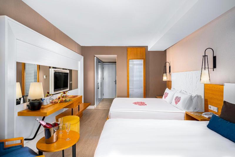 Standard Double Room image 4