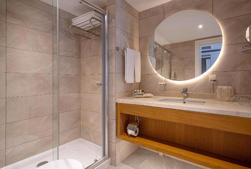 Standard Double with Sea View image 2