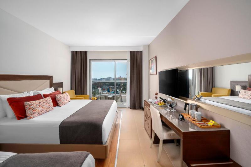 Standard Land View Room image 3
