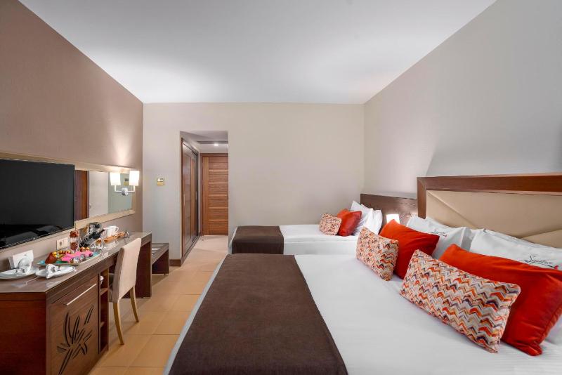 Standard Land View Room image 4
