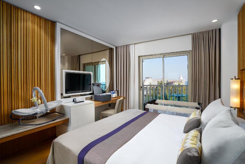 Standard Double with Sea View image 1