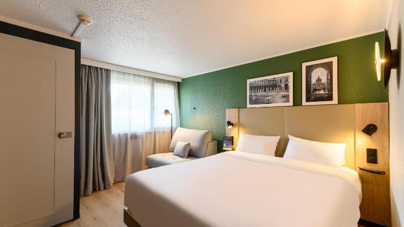 Standard Room - 1 Queen Bed 1 Sofa Bed image 1