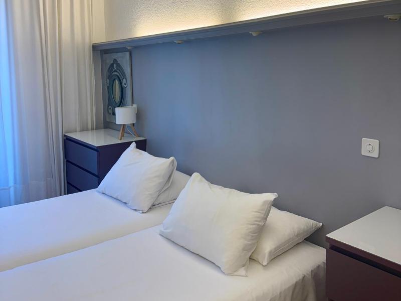 Twin Room image 3