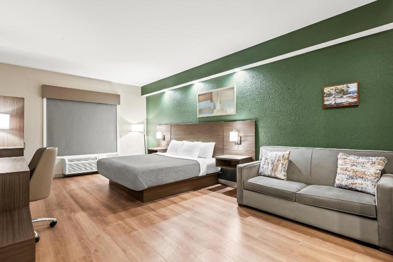 King Suite with Sofa Bed - Non-Smoking image 3
