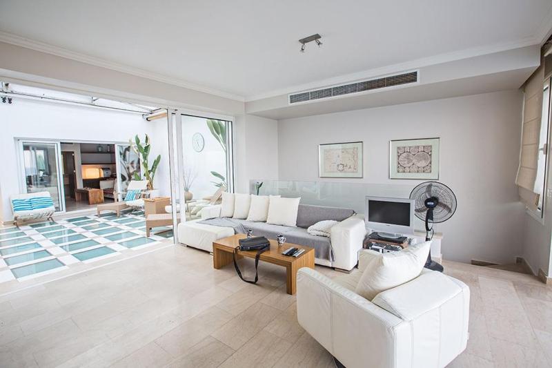 Villa Fig Tree Bay Seafront Luxury 5Bdr Seafront Protaras - image 8