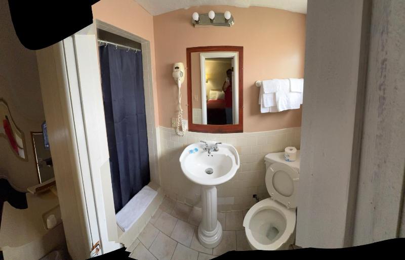 Quadruple Room image 4