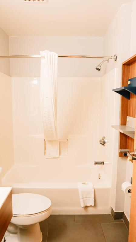 Queen Studio Suite - Non-Smoking image 3