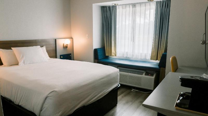 Queen Room - Disability Access/Non-Smoking image 3