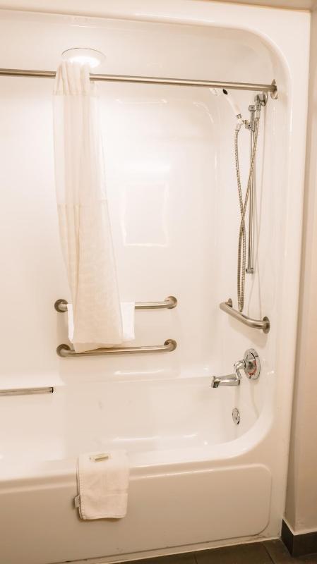 Queen Room - Disability Access/Non-Smoking image 4