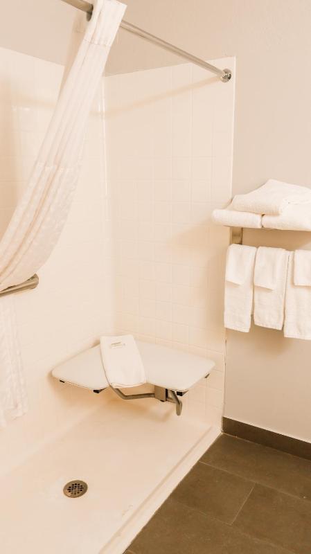 Queen Room - Disability Access/Non-Smoking image 2