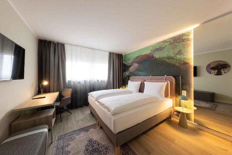 Twin Room image 3