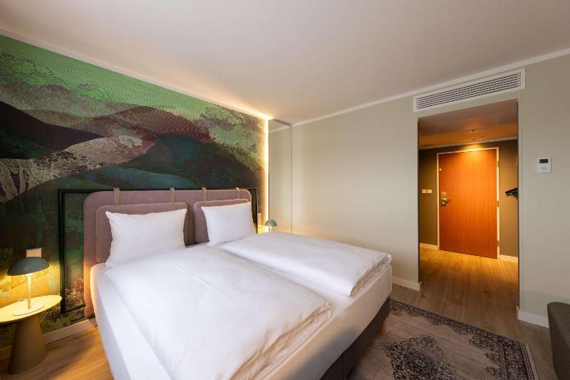 Twin Room image 2