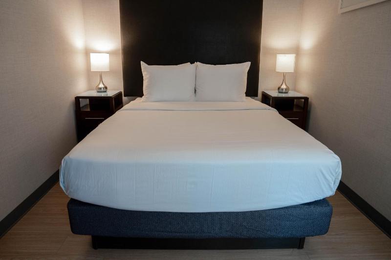 Standard Queen Room image 4