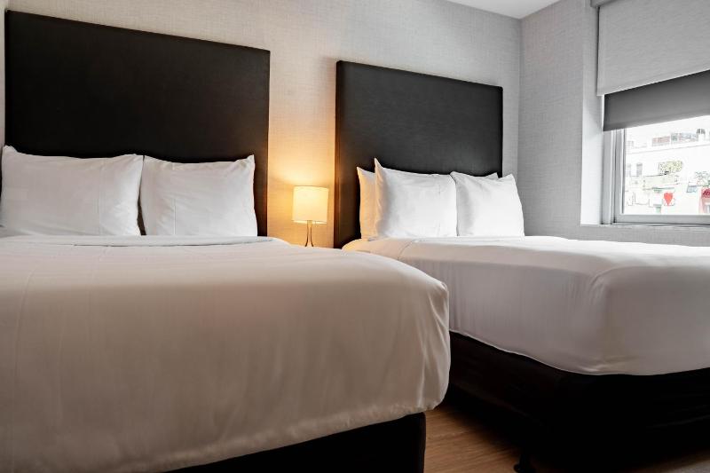 Deluxe Double Room image 3