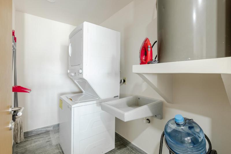 Luxury Condo of 4 Bedrooms - image 7