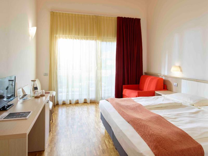 Deluxe Double Room with Balcony image 1