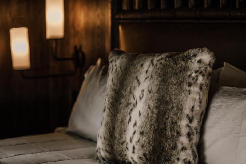 King Room image 3