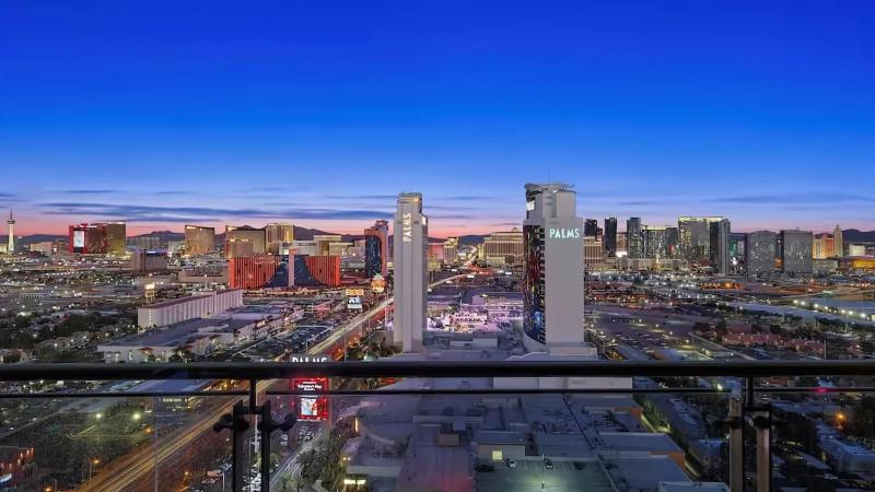 Vista Balcony Collection - StripSuite Palms Place Hotel Resort & Casino - NO RESORT FEE - image 4