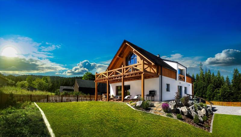 Chalet Oasis - Luxury 5-Bedroom Chalet with Panoramic Views - image 45