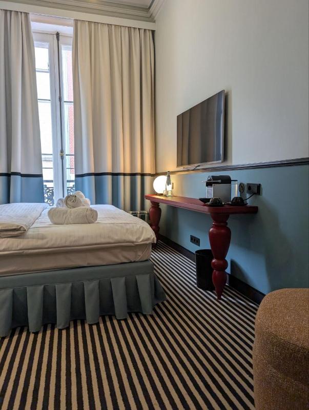 Double Room image 3