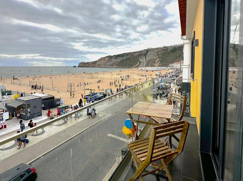 Double Room with Balcony  and Front Sea View image 4